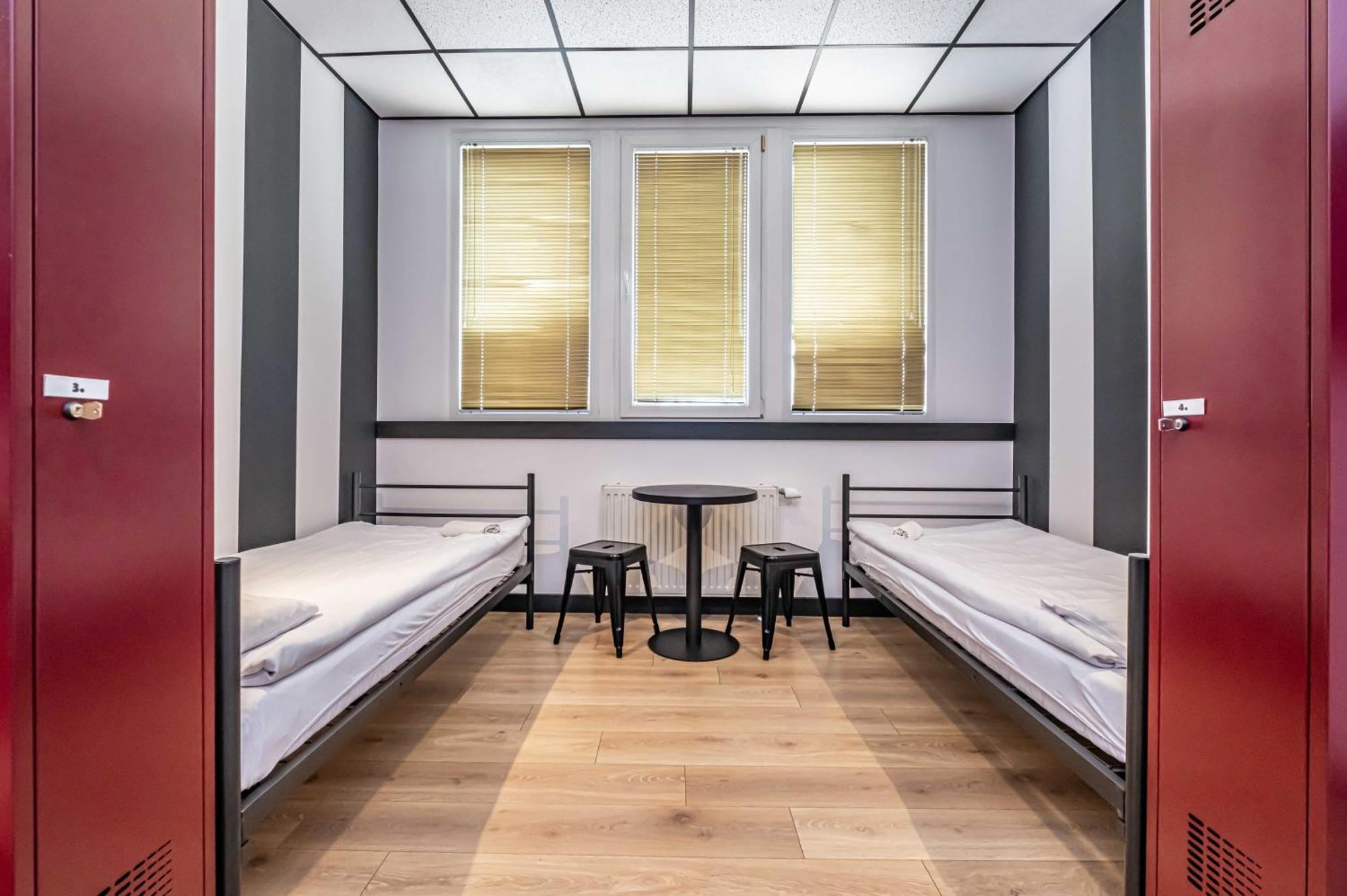 Vola Hostel Варшава Екстериор снимка