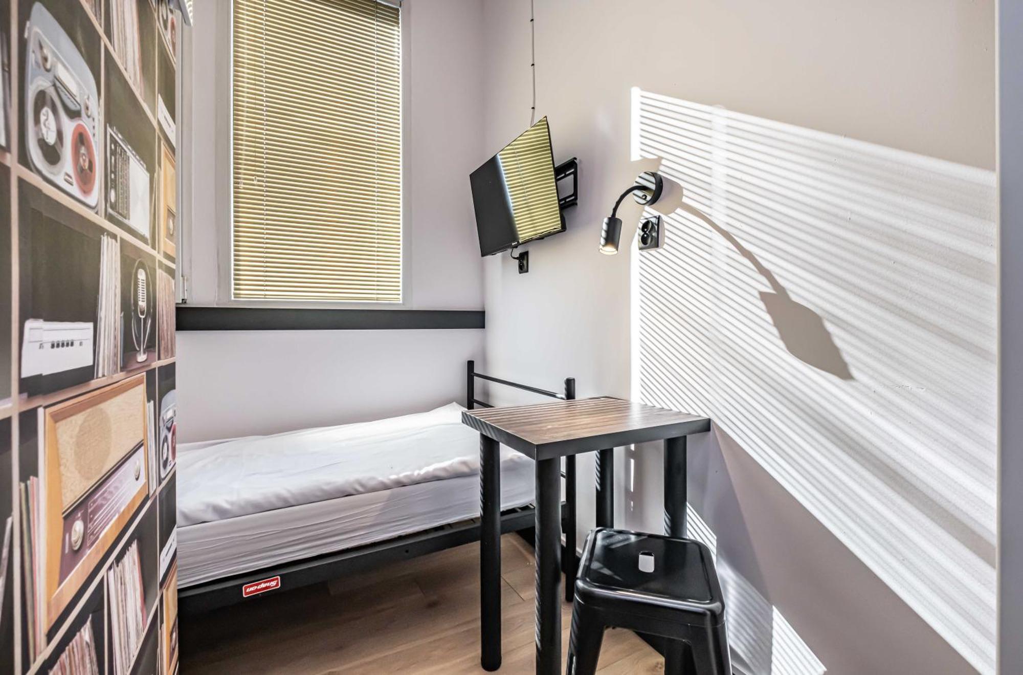 Vola Hostel Варшава Екстериор снимка