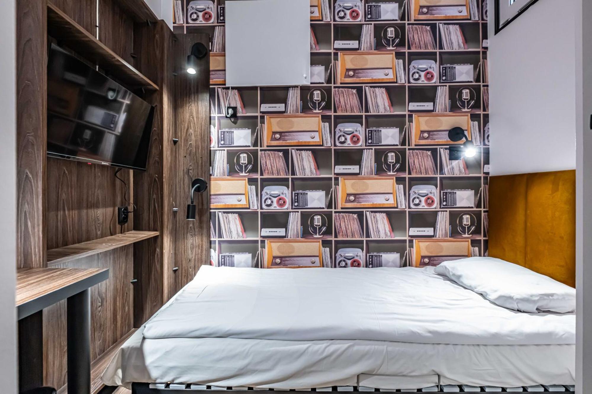 Vola Hostel Варшава Екстериор снимка